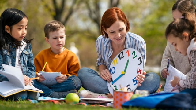 Teaching Kids to Tell the Time: A Year-by-Year Guide for Australian Parents and Teachers